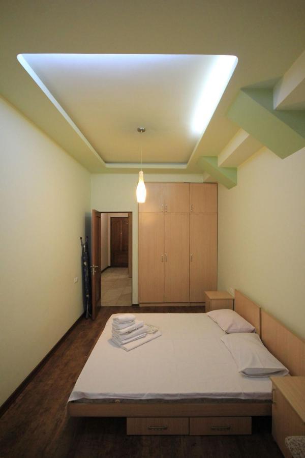 Rent Inn Yerevan On North Avenue Kültér fotó