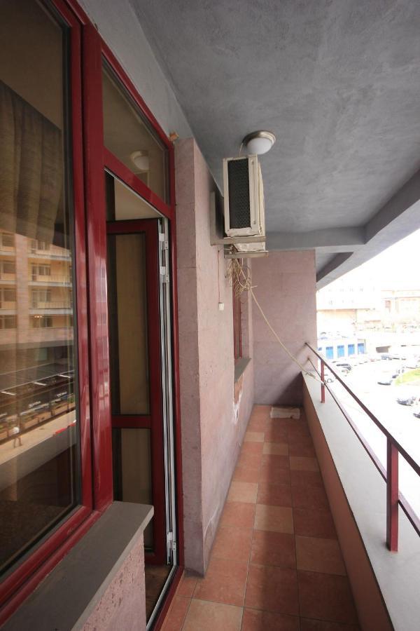 Rent Inn Yerevan On North Avenue Kültér fotó